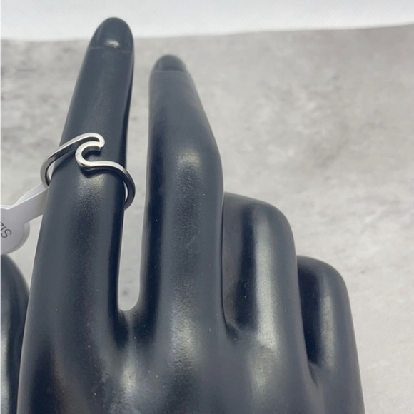 Dainty Silver Wave Ring - Picture 6 of 12